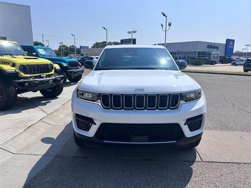 2025 Jeep Grand Cherokee Laredo