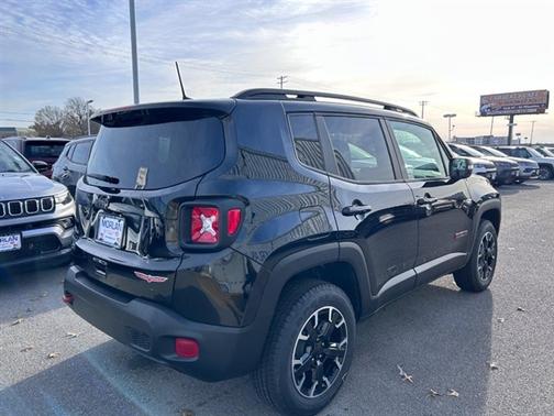 2023 Jeep Renegade Trailhawk