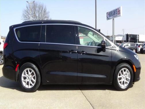 2024 Chrysler Voyager LX