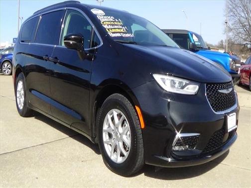 2024 Chrysler Voyager LX