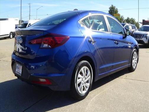 2019 Hyundai ELANTRA SE