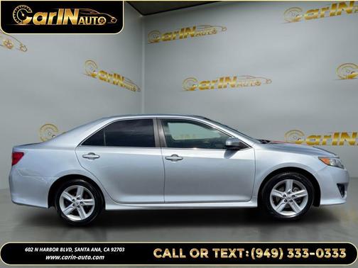Classic Silver Metallic 2014 Toyota Camry SE