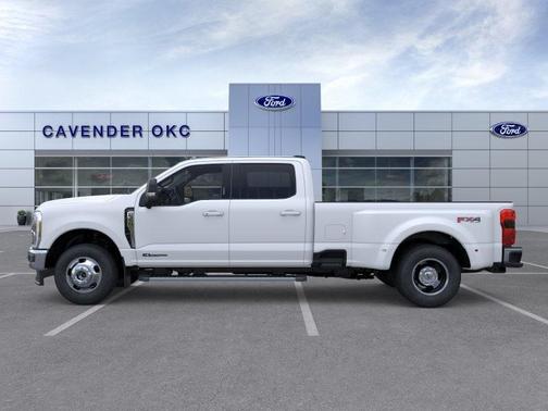 Star White 2026 Ford F-350 Lariat Super Duty