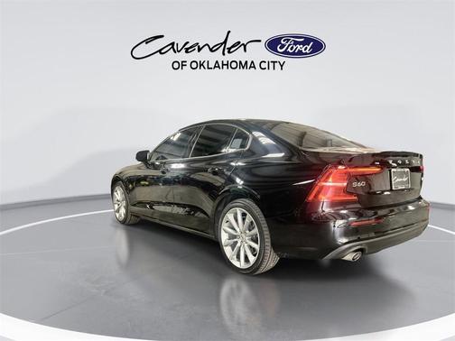 2021 Volvo S60 T5 Momentum