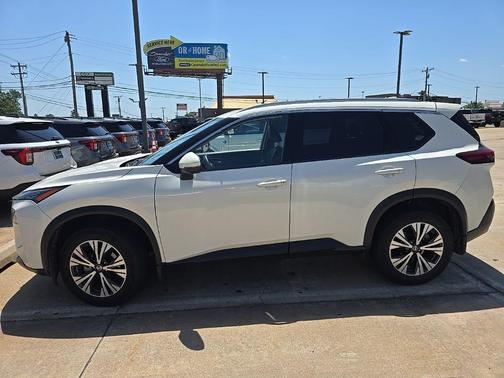 White 2021 Nissan Rogue SV