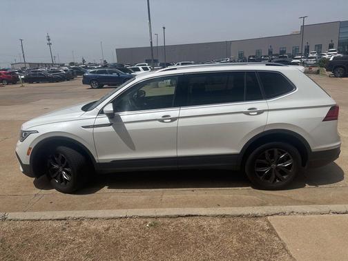 Opal White Pearl Effect 2023 Volkswagen Tiguan 2.0T SE
