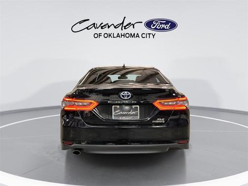 2022 Toyota Camry Hybrid XLE