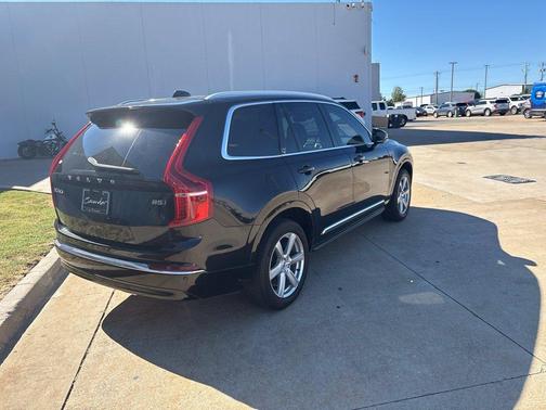 Onyx Black Metallic 2024 Volvo XC90 B5 Core Bright Theme
