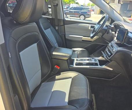Star White 2023 Ford Explorer XLT