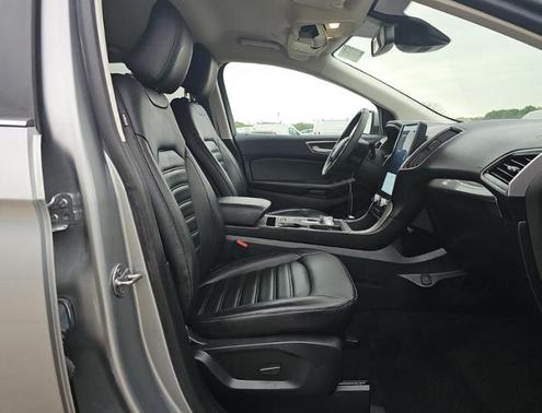 Iconic Silver Metallic 2024 Ford Edge SEL