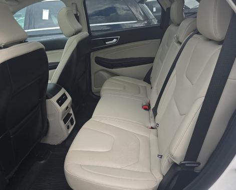 White Metallic 2022 Ford Edge Titanium