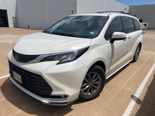 2021 Toyota Sienna XLE