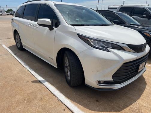 2021 Toyota Sienna XLE
