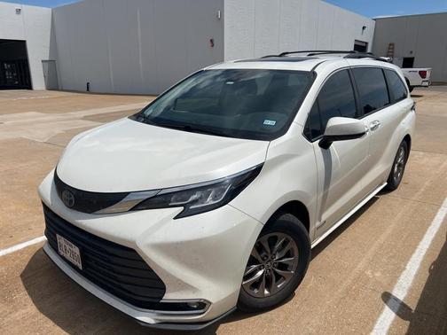 2021 Toyota Sienna XLE
