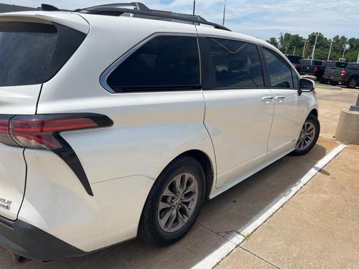 2021 Toyota Sienna XLE
