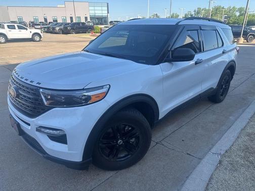 White Metallic 2024 Ford Explorer XLT