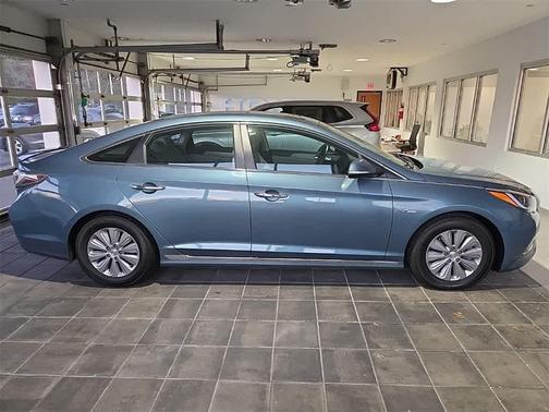 2016 Hyundai SONATA Hybrid SE