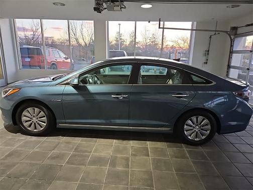 2016 Hyundai SONATA Hybrid SE