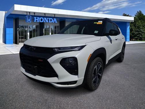 Iridescent Pearl Tricoat 2023 Chevrolet Trailblazer RS