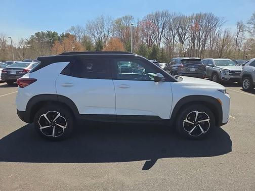 Iridescent Pearl Tricoat 2023 Chevrolet Trailblazer RS