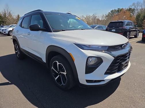 Iridescent Pearl Tricoat 2023 Chevrolet Trailblazer RS