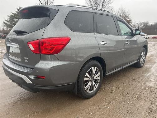 2017 Nissan Pathfinder SL