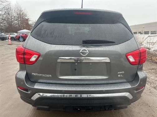 2017 Nissan Pathfinder SL