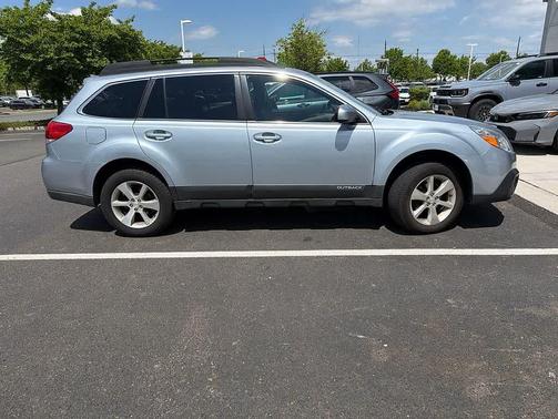 Ice Silver Metallic 2014 Subaru Outback 2.5i Limited