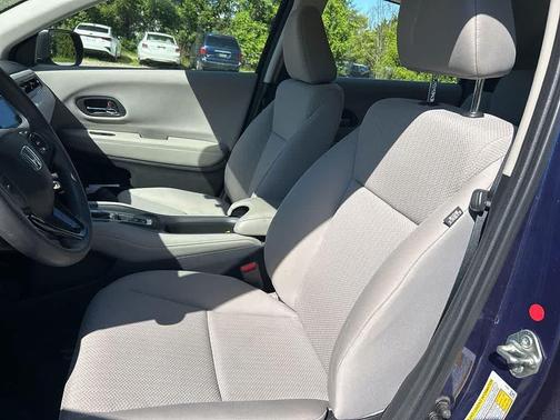 Deep Ocean Pearl 2017 Honda HR-V LX