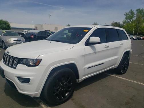 2022 Jeep Grand Cherokee Laredo