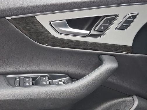 2019 Audi Q7 45 Premium Plus