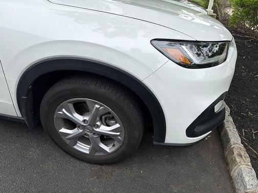 Platinum White Pearl 2024 Honda HR-V LX