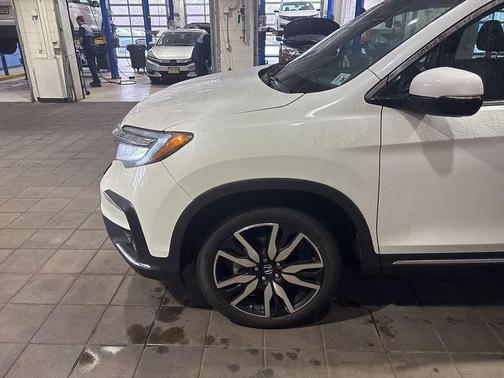 Platinum White Pearl 2021 Honda Pilot Touring 8-Passenger