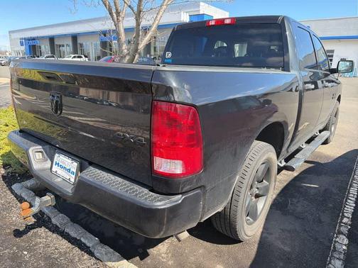 Brilliant Black Crystal Pearlcoat 2017 RAM 1500 Express