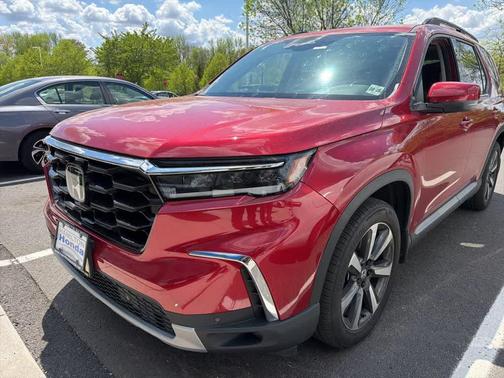Radiant Red Metallic II 2024 Honda Pilot Touring 8-Passenger