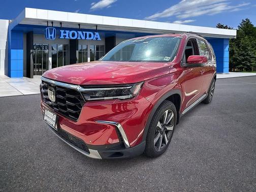 Radiant Red Metallic II 2024 Honda Pilot Touring 8-Passenger