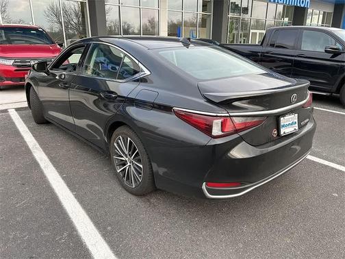 2023 Lexus ES 300h Base
