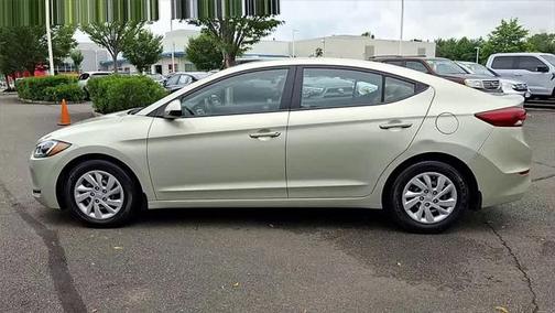 2018 Hyundai ELANTRA SE
