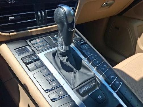 2021 Porsche Macan Base