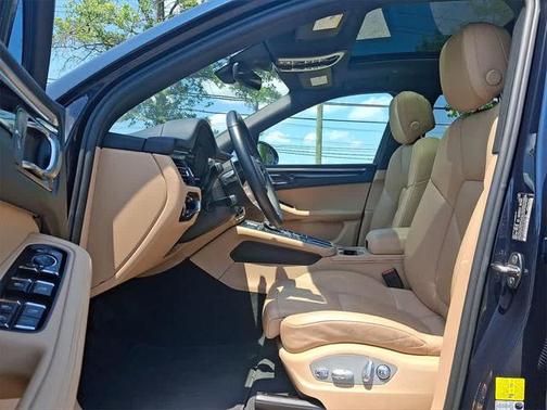 2021 Porsche Macan Base