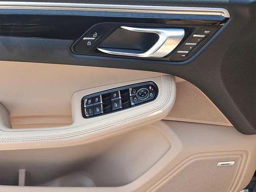 2021 Porsche Macan Base