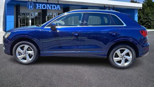 Navarra Blue Metallic 2022 Audi Q3 40 Premium Plus