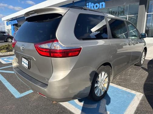 2016 Toyota Sienna XLE