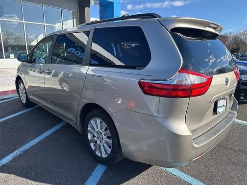 2016 Toyota Sienna XLE