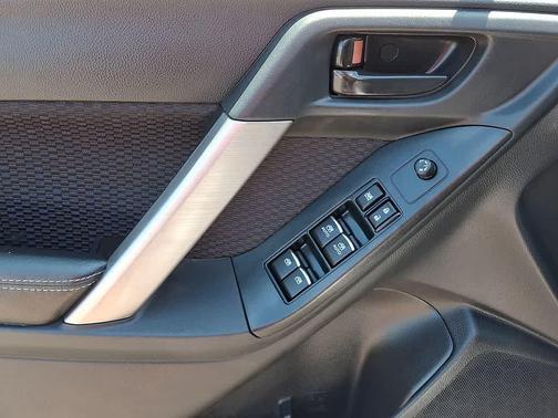 Ice Silver Metallic 2017 Subaru Forester 2.5i Premium