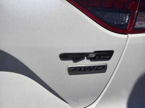 Snow White Pearl 2022 Kia Stinger GT-Line