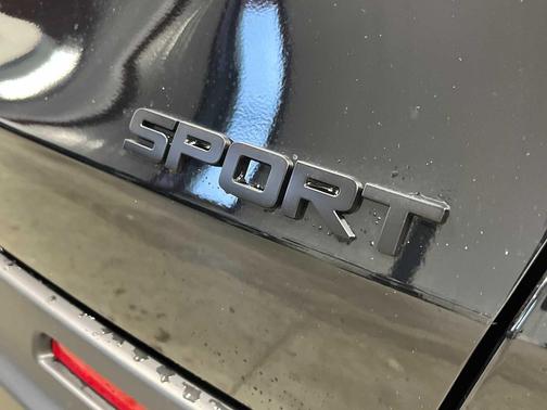 Crystal Black Pearl 2027 Honda HR-V Sport