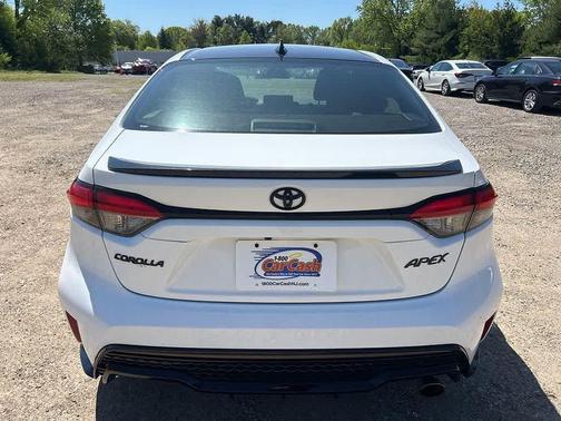 White w/Black Sand Pearl Roof 2022 Toyota Corolla XSE
