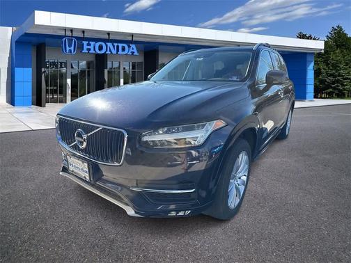 2016 Volvo XC90 T6 Momentum