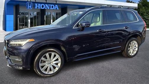 2016 Volvo XC90 T6 Momentum